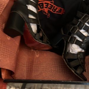 Zeus black size 6 new in box for Roselyn only!!